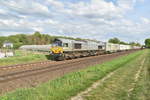 In Kaarst Broicherseite kommt die BRLL Class 66 mit einem Containerzug vor meine Linse.