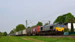 Class 66 (266 035)Railtraxx, mit einem Gemischten Zug nach Aachen, Umleiter auf der KBS 485 am 23.4.2019