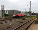Die Class 66 PB12  Marleen  von Crossrail  kommt aus Richtung Montzen/Belgien mit einem  Güterzug aus Zeebrugge(B) nach Novara(I) und fährt in Aachen-West ein.