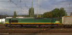 Die Class 66 266 024-9 von Railtraxx kommt aus Richtung Köln,Aachen-Hbf,Aachen-Schanz mit einem Containerzug aus Köln-Eifeltor(D) nach Genk-Haven(B) und fährt in Aachen-West ein.
Aufgenommen vom Bahnsteig in Aachen-West.
Bei Sonne und Wolken am Abend vom 13.9.2019.  