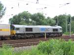 Eine Lok der Reihe Class 66, mit einem Containerzug, bei einem Zwischenstopp in Brandenburg Hbf am 18.07.2007.