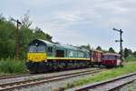 Class 66 trifft auf Uerdinger Schienenbus und belgische Formsignale. Eine kuriose und wohl bislang einmaliges Aufeinandertreffen. 266 010 schiebt den zweiten Stückgutwagen zu den ersten Güterwagen und präsentiert sich neben 798 818 bei den Formsignalen welche leider keine Funktion mehr haben da die dazugehörigen Gleise bereits abgerissen sind.

Raeren 19.08.2023