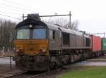 Langsam schiebt sich die Lokomotive ber den Bahnbergang. Diese Class 66 wird von Veolia betrieben. Das Foto stammt vom 17.03.2008 