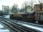 ECR 66211 fhrt nach einem kurzen Zwischenstopp an einem roten Signal in Basel SBB weiter in die Schweiz. 14.02.09