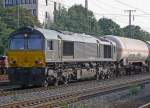 eine Class 66 von Rail4Chem in Sparlackierung durchfhrt Kln West mit gemischtem Gz.