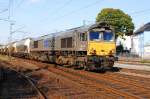 Genauso drhnend wie drohend kam die Class66 PB13 der belgischen Gesellschaft  Dillen & Le Jeune Cargo  angepoltert. Dahinter ein Zug Kesselwagen. Am 28.06.2009 im Bahnhof von Bielefeld-Brackwede aus stlicher Richtung kommend mit Fahrtrichtung Ruhrgebiet/Hamm. In Hamm befindet sich ein grerer Umschlagplatz. Viele der hier durchfahrenden Gterzge enden dort um neu verteilt zu werden. 