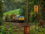 Heute auf dem falschen Gleis unterwegs, Class 66 PB02 von Ascendos Rail Leasing Sarl zieht am 06.10.2010 einen Containerzug durch die letzte Kurve auf der Rampe von Aachen West zum Gemmenicher Tunnel nach Belgien hoch.