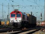 Die Class66 DE6311 von Crossrail zieht am 16.10.2011 einen P&O Containerganzzug aus Aachen West nach Belgien.