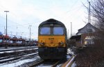 Die Class 66 DE6302 von DLC Railways stand auf dem abstellgleis in Aachen-West an der Laderampe im Schnee am 19.2.2012.