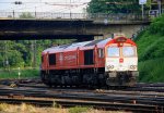 Die Class 66 DE6310  Griet  von Crossrail rangiert in Aachen-West bei der Abendsonne am 30.5.2012.