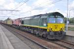 Die Class 66 PB15 von Ascendos Rail Leasing mit eine weitere Class 66 von Crossrail und ein Containerzug am 04.08.2012 in Bahnhof Antwerpen-Luchtbal