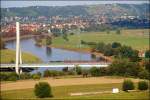 Am 10.09.2012 berquert der Kohle-Leerzug bei seiner Fahrt zurck zum Tagebau Profen bei Niederwartha die Elbe.