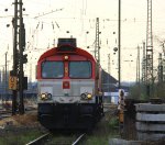 Die Class 66 DE6312  Alix  von Crossrail steht mit Motor an auf dem Abstellgleis in Aachen-West in der Abendsonne am 23.4.2013.