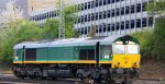 Die Class 66 PB15 von Railtraxx BVBA rangiert in Aachen-West in der Abendsonne mit Wolken am 1.5.2013.