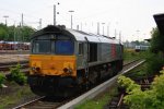 Die Class 66 DE6309 von DLC Railways steht abgestellt an der Laderampe in Aachen-West bei Sonne und Regenwolken am 25.5.2013.