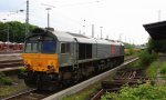 Die Class 66 DE6309 von DLC Railways steht abgestellt an der Laderampe in Aachen-West bei Sonne und Regenwolken am 25.5.2013.