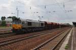 Hier 266 106-4 mit einem Schttgutwagenzug, bei der Durchfahrt am 28.6.2013 durch Berlin Schnefeld Flughafen, in Richtung Berlin Grnauer Kreuz.