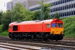 Die Class 66 DE6313 von Crossrail kommt als Lokzug aus Montzen(B) und fhrt in Aachen-West ein bei Sonne und Wolken am 1.9.2013.