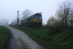 Die Class 66 RL001 von Railtraxx kommt mit einem langen Containerzug aus Zeebrugge-Ramskapelle(B) nach Duisburg-Rheinhausen(D) aus Belgien und fhrt die Gemmenicher-Rampe herunter nach Aachen-West.