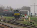 RheinCargo DE 63 zieht am 15.11.2013 Kesselwagen aus dem Tanklager Emleben.