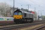 Morgen noch mit Anhang, Nachmittags alleine retour. Class66 Nr. 266 111-6 am frühen Nachmittag des 23.04.2013 in Köln-West. Morgens hatte Sie einen Erzzug in Richtung Köln-Deutz gebracht; jetzt auf dem Rückweg in Richtung Ehrenfeld.