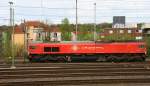 Die Class 66 PB03  Mireille  von Crossrail steht mit Motor an in Aachen-West. Aufgenommen vom Bahnsteig in Aachen-West bei Sonne und Regenwolken am Nachmittag vom 6.4.2014. 