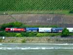 Deutschland, Hessen, eine Class 66 der HGK, nördlich von Rüdesheim auf der rechten Rheinstrecke, von Bingen aus fotografiert. 16.07.2014