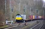 Die Class 66 RL001 von Railtraxx steht auf einem Abstellgleis in Kohlscheid mit dem Rheinhausen-Shuttle Containezug und wartet auf die Weiterfahrt nach Herzogenrath.
Bei Regenwolken am Kalten Morgen vom 3.3.2015.
Und das ist mein 4200tes Bahnbild bei http://WWW.Bahnbilder de 