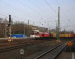 Die Class 66 DE6310  Griet   von Crossrail kommt aus Richtung Aachen-West mit einem sehr langen MSC-Containerzug aus Antwerpen-Berendrecht(B) nach Weil am Rhein(D) und fährt in Aachen-West ein.
Aufgenommen vom Bahnsteig in Aachen-West bei schönem Frühlingswetter am Nachmittag vom 18.3.2015. 