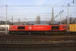 Die Class 66 DE6310  Griet  von Crossrail kommt aus Richtung Aachen-West mit einem sehr langen MSC-Containerzug aus Antwerpen-Berendrecht(B) nach Weil am Rhein(D) und fährt in Aachen-West ein. Aufgenommen vom Bahnsteig in Aachen-West bei schönem Frühlingswetter am Nachmittag vom 18.3.2015. 