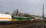 Ein Blick auf die Class 66 V266/PB10 von der Rurtalbahn-Cargo.
Sie fährt  viel Dieselpower mit einem Gaszug von Aachen-West nach Antwerpen-Waaslandhaven(B) in Richtung Belgien.
Aufgenommen vom Bahnsteig in Aachen-West bei schönem Sonnenschein am Nachmittag vom 23.3.2015.