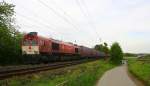 Die Class 66 DE6312  Alix  von Crossrail kommt mit viel Dieselpower die Gemmenicher-Rampe hochgefahren aus Richtung Aachen-West in Richtung Montzen/Belgien mit einem langen Containerzug aus Milano(I) nach Zeebrugge-Ramskapelle(B). Aufgenommen an der Montzenroute am Gemmenicher-Weg am 8.5.2015.