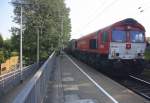 Die Class 66 PB12  Marleen  von Crossrail kommt mit einem langen Containerzug aus Ruhland(D) nach Antwerpen-Combinant(B) und fährt durch Kohlscheid in Richtung Richterich,Laurensberg,Aachen-West.