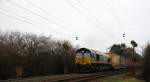 Die Class 66 PB20 von Railtraxx BVBA kommt mit viel Dieselpower die Gemmenicher-Rampe hochgefahren aus Richtung Aachen-West in Richtung Montzen/Belgien mit einem langen KLV-Containerzug aus