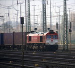 Die Class 66 DE6314  Hanna  von Crossrail steht in Aachen-West mit einem Containerzug aus Milano(I) nach Zeebrugge-Ramskapelle(B) und wartet auf die Abfahrt nach Belgien. 
Aufgenommen vom Bahnsteig in Aachen-West. 
Bei Sonne Regenwolken am Nachmittag vom 25.3.2016.