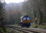 Ein Nachschuss von der Class 66 29002 von Crossrail  fährt als Lokzug aus Aachen-West nach Belgien und fährt die Gemmenicher-Rampe hoch. Aufgenommen an der Montzenroute am Gemmenicher-Weg. 
Bei Sonne und Wolken am Nachmittag vom 2.4.2016.