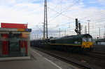 Die Class 66 PB18 von der Rurtalbahn-Cargo steht in Aachen-West und wartet auf die Abfahrt nach Belgien mit einem langen Dacia-Autozug aus Ciumesti(RO) nach Tongeren(B).