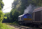 Ein Blick auf die Class 66 266 026-4 von Railtraxx. 
Sie zieht einen schweren Coilzug aus Linz Voestalpine(A) nach Antwerpen-Waaslandhaven(B). Aufgenommen an der Montzenroute am Gemmenicher-Weg. Aufgenommen an der Montzenroute am Gemmenicher-Weg. 
Bei Sommerwetter am Nachmittag vom 12.5.2016.