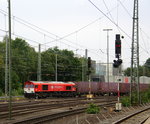 Die Class 66 PB12  Marleen  von Crossrail kommt aus Richtung Montzen/Belgien mit einem Containerzug aus Zeebrugge-Ramskapelle(B) nach Milano(I) und fährt in Aachen-West ein. 
Aufgenommen vom Bahnsteig in Aachen-West.
Am Nachmittag vom 29.8.2016.