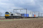 Mit einem kurzen Containerzug kommt Captrain-Lok 6601 (266 001) vom Antwerpener Hafen.