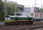 Die Class 66 266 024-9 von Railtraxx rangiert in Aachen-West.