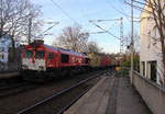 Die Class 66 DE6312  Alix  von Crossrail kommt aus Richtung Aachen-West mit einem langen MSC-Containerzug aus Antwerpen-Krommenhoek(B) nach Germersheim(D) und fährt durch Aachen-Schanz in