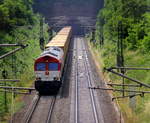 Die Class 66 PB03  Mireille  von Crossrail kommt aus dem Gemmenicher-Tunnel mit einem langen MSC-Containerzug aus Antwerpen-Krommenhoek(B) nach Germersheim(D) und fährt nach Aachen-West und rollt