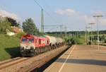 Am 31.07.2014 fährt 266 669 mit Kesselwagenganzzug durch den Bahnhof Asperg.