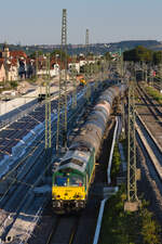 DE67 von Rheincargo mit Kesselwagenganzug am 08.08.2022 am Eszetsteg in Stuttgart.