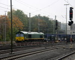Die Class 66  PB04 von Crossrail kommt aus Richtung Montzen/Belgien mit einem  Autoleerzug aus Tongeren(B) nach Ciumesti(RO) und fährt in Aachen-West ein.