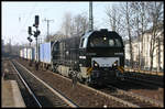 MRCE 500 1608, eine Vossloh 2000 BB, kommt hier am 19.3.2006 um 15.10 Uhr mit einem Container Zug in Richtung Süden fahrend durch den Bahnhof Köln Süd.