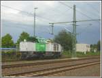 Die an Railion Deutschland in Mainz vermietete MaK G 1000 BB VSFT Fabriknummer 1001322 Baujahr 2002 rangierte am 09.07.2007 bei Gewitterstimmung am Bahnhof Frankfurt am Main-Griesheim.