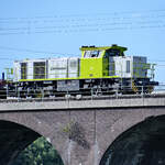Die Diesellokomotive 201 (271 014-3) von Caprain war Ende September 2025 auf der Duisburg-Hochfelder Eisenbahnbrücke zu sehen.