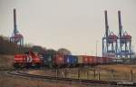 MaK G 1000 BB DH712 der HGK zieht einen langen Containerzug aus dem Containerterminal Altenwerder Richtung Rbf Alte Sderelbe.